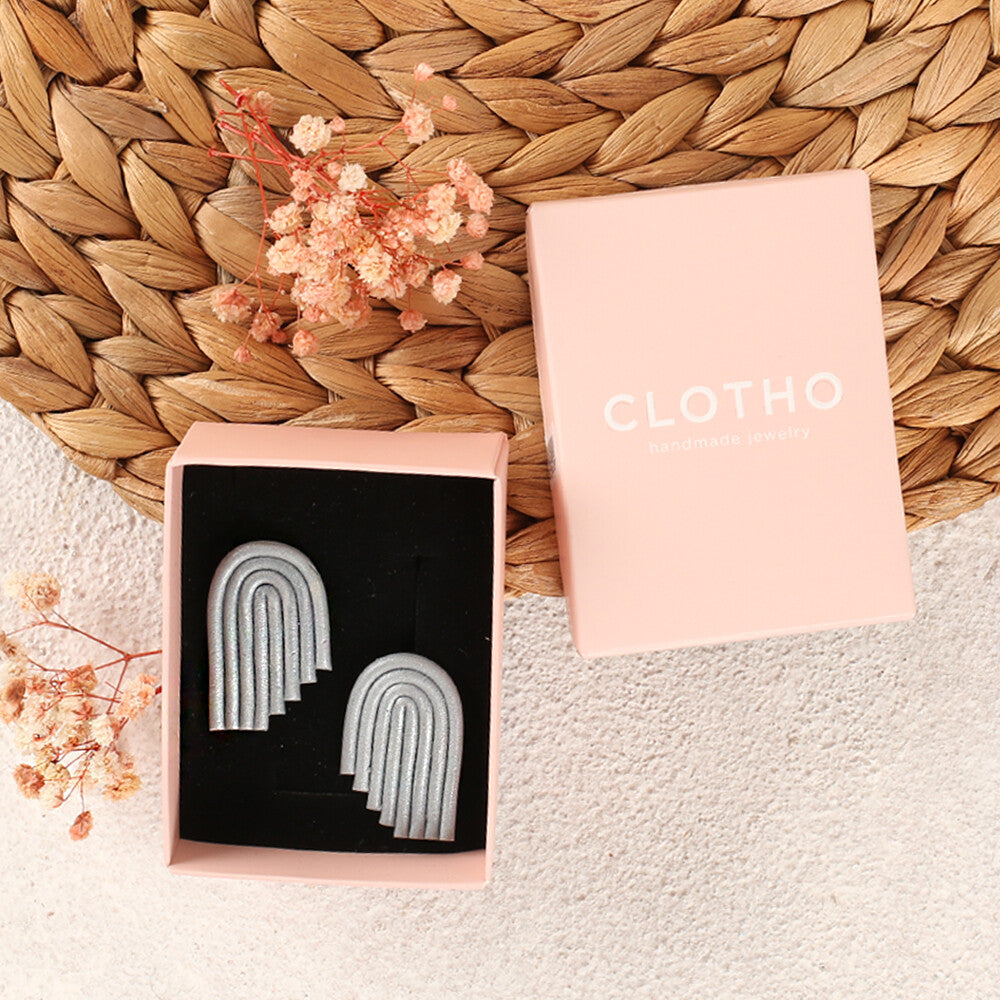 Clotho El Yapımı Gökkuşağı Büyük Gri Küpe